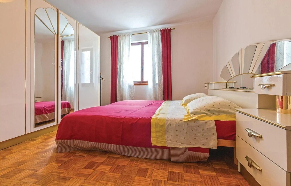 Stunning Home in Pula With Wifi and 5 Bedrooms