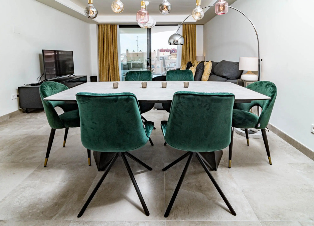 Inf4.5p- Modern 3 bed City Apartment Next to Beach