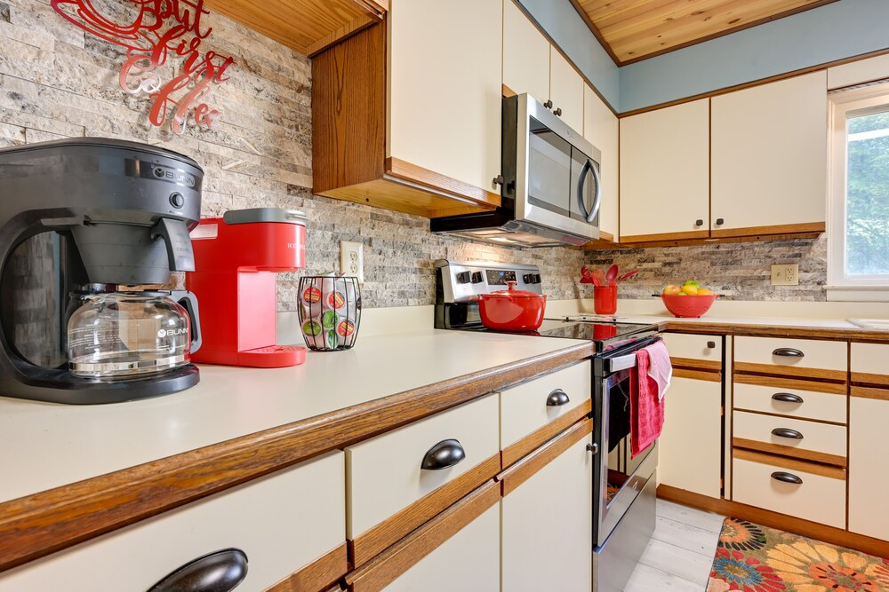 Pet-friendly Michigan Escape w/ Patio & Gas Grill!