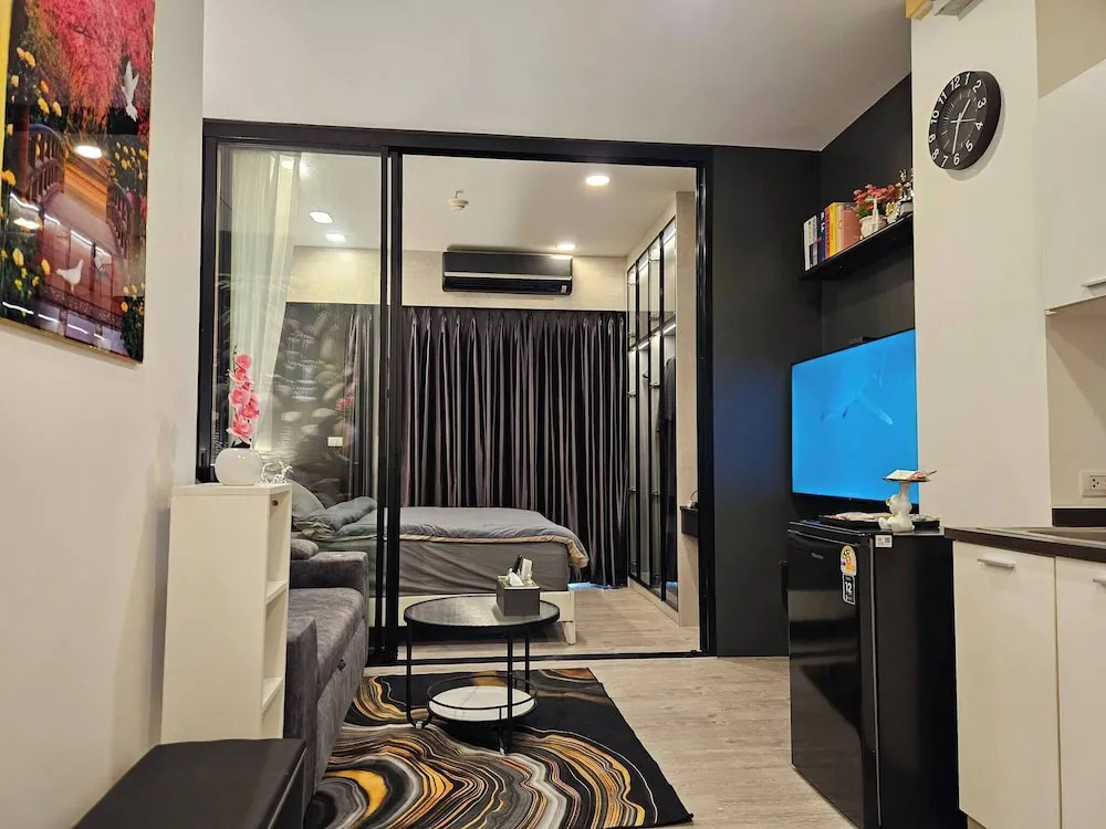 12th Floor Cozy Studio Room, 5-10 Mins Walk to Iconsiam and BTS
