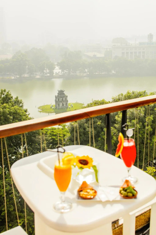 Apricot Hotel