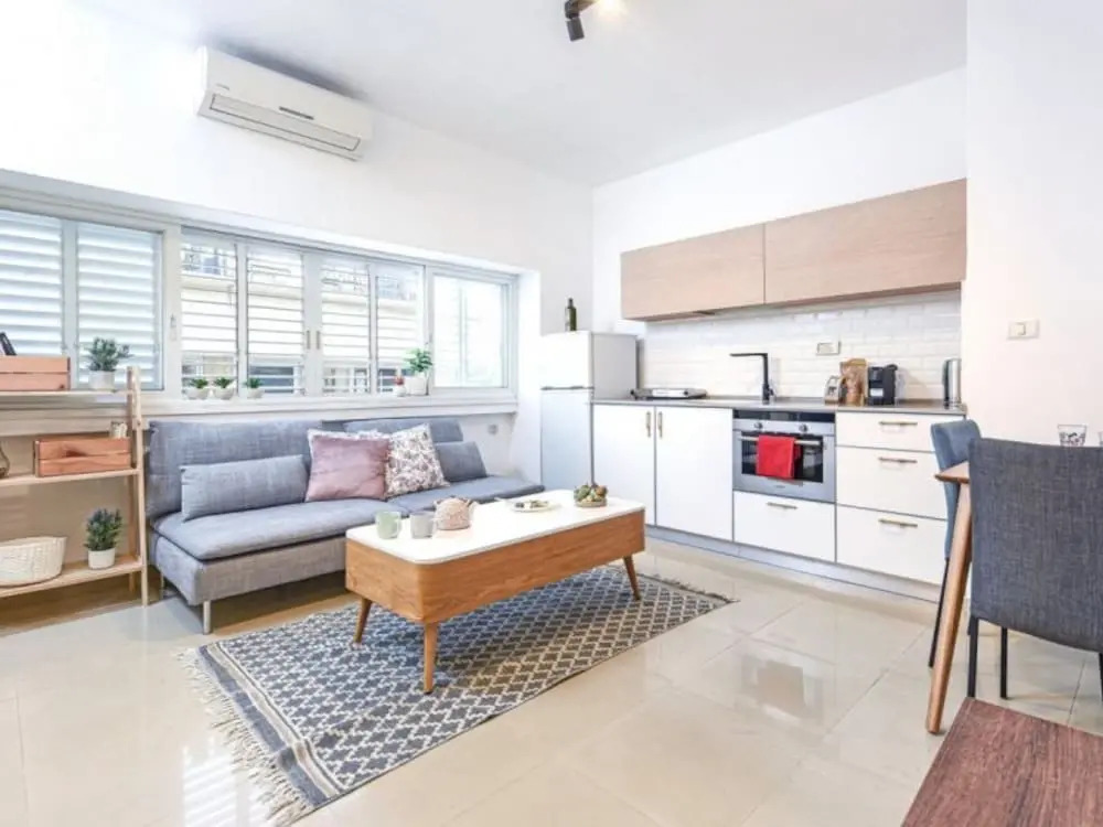 Quiet Apt in the Heart of The City