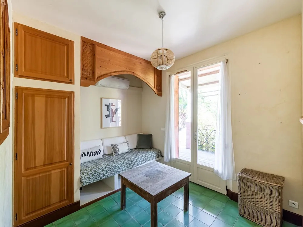 Lavish Holiday Home in La Croix-valmer With Swimming Pool
