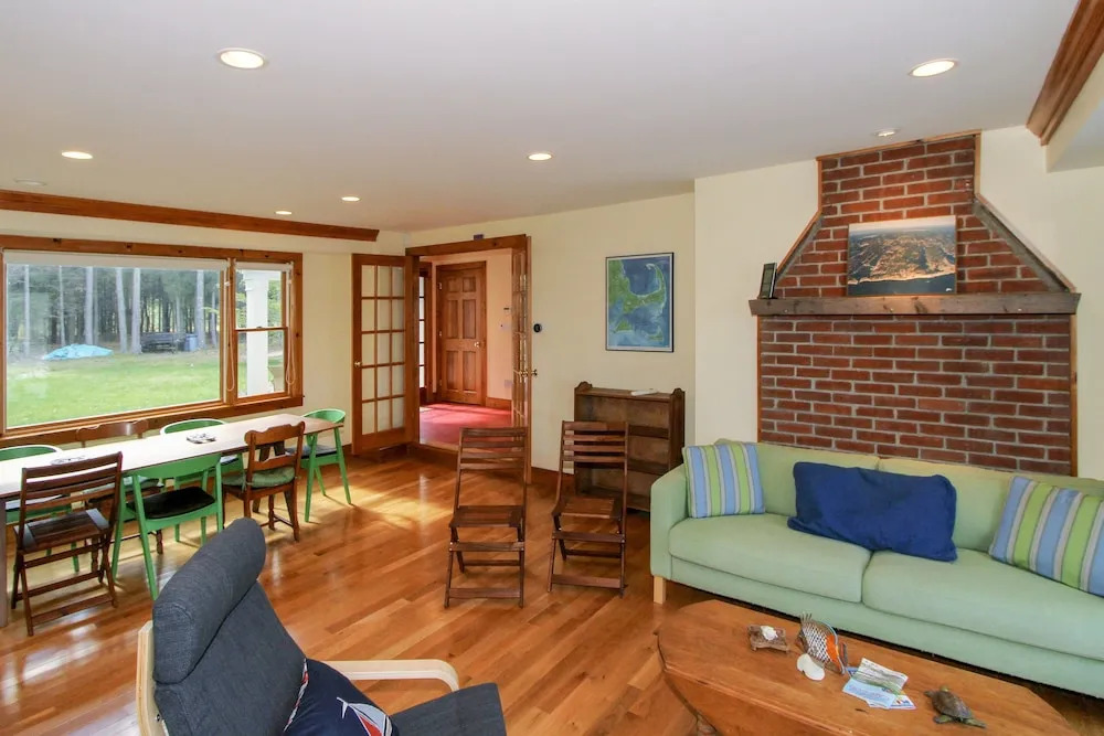 Tranquil 4br On Bourneâ€™s Pond 4 Bedroom Home