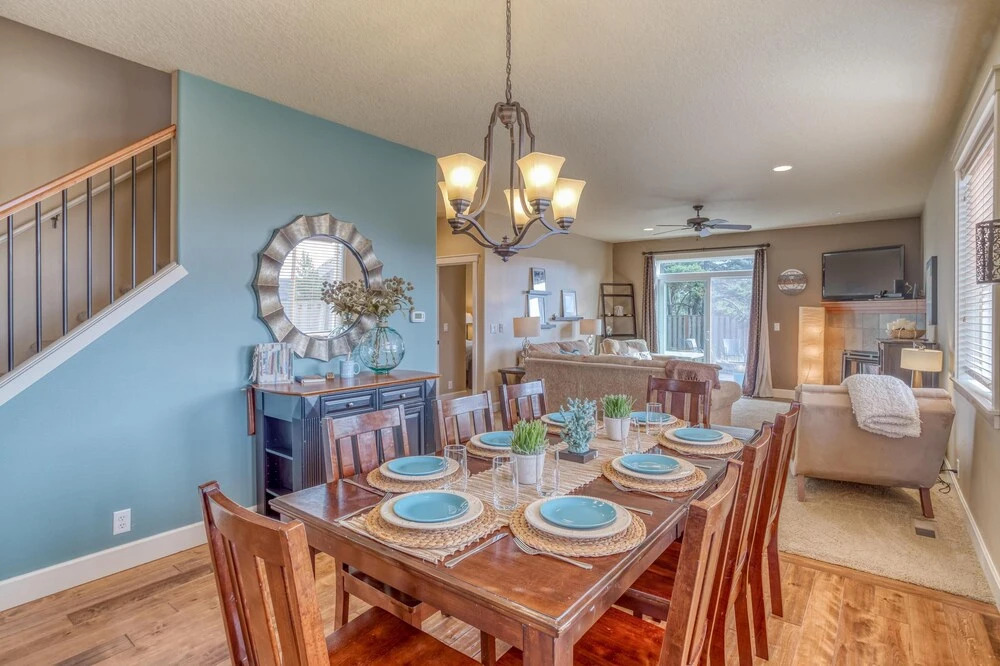 Spacious Outdoor Oasis with Hot Tub and Entertainment - Exquisite Beach Retreat