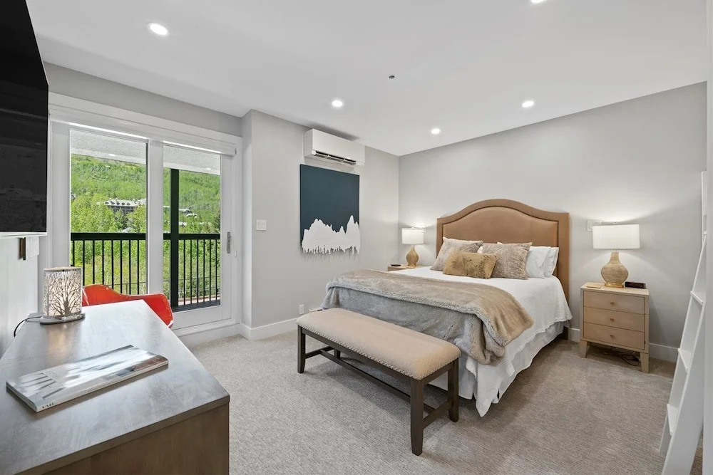 Platinum-Rated 2 Bedroom Ski In, Ski Out Condo In Bc Village