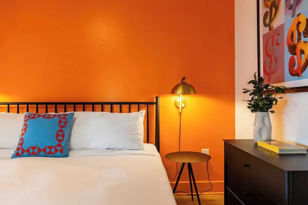 Dual Bachelor Pads w/ Rooftop Lounge & Games Sleeps 26 5 Min to Broadway