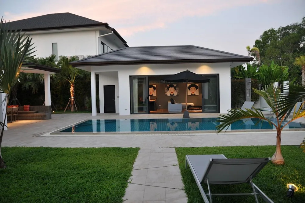 Lagoon Villa