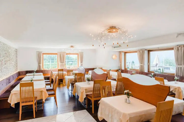 Oliven- & Genusshotel Hirzer