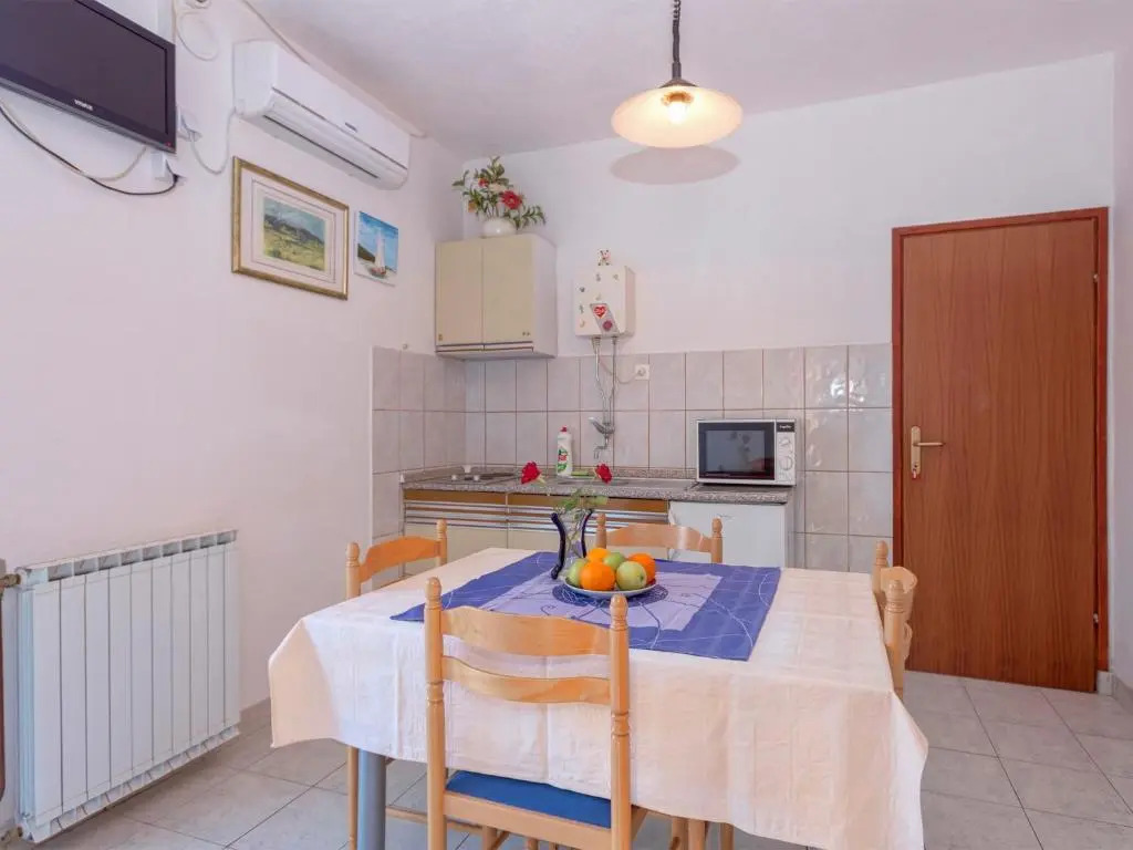 Apartments Srhoj