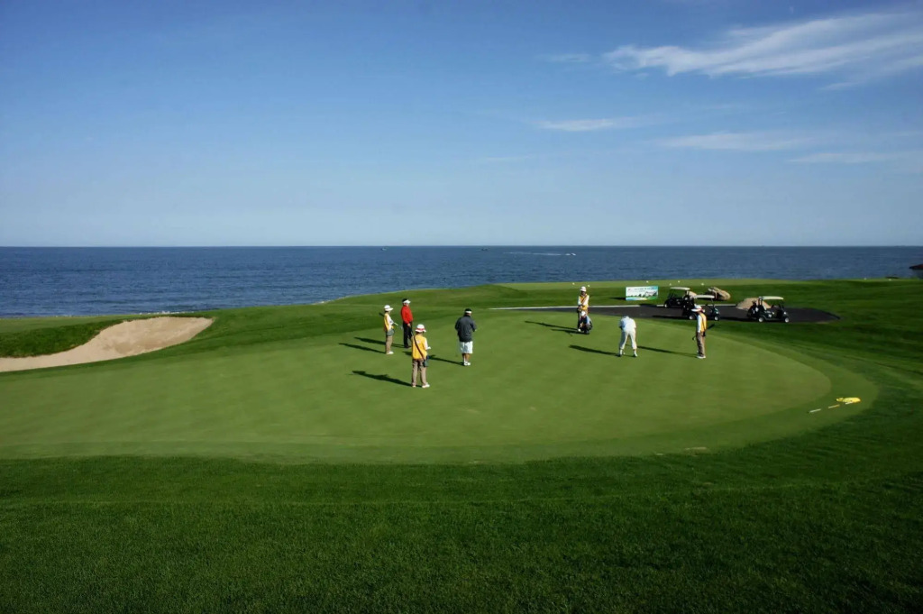 Qinhuangdao Arcadia Seaside Holiday Hotel