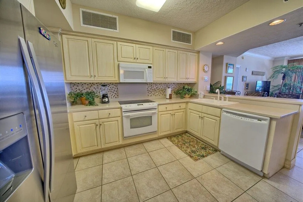 Tropical Gulf Front Condo with Picnic Area & Grills - Unit 0802 by RedAwning