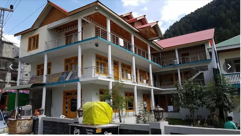 New Park Hotel & Restaurant