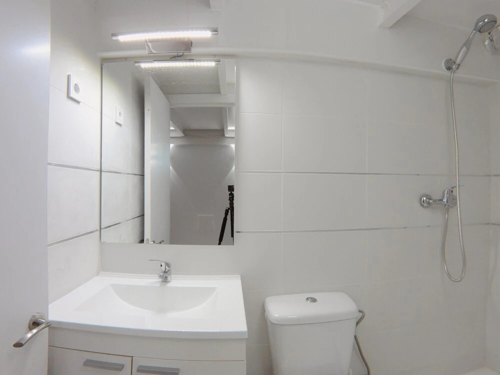 Duplex con cama de 135cm, A/C. WiFi metro Plaza Eiptica