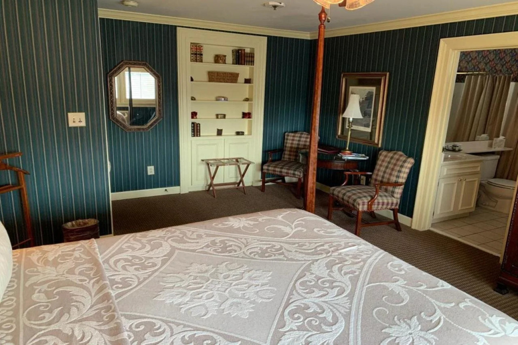 1842 Inn