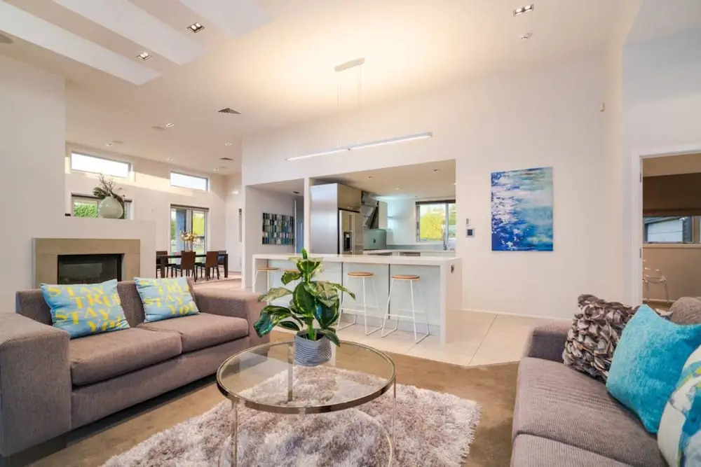 Karaka Luxury Vacation Home with Pool