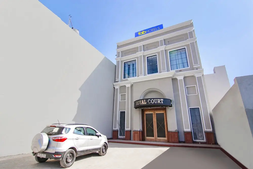 Fabhotel Prime Royal Court
