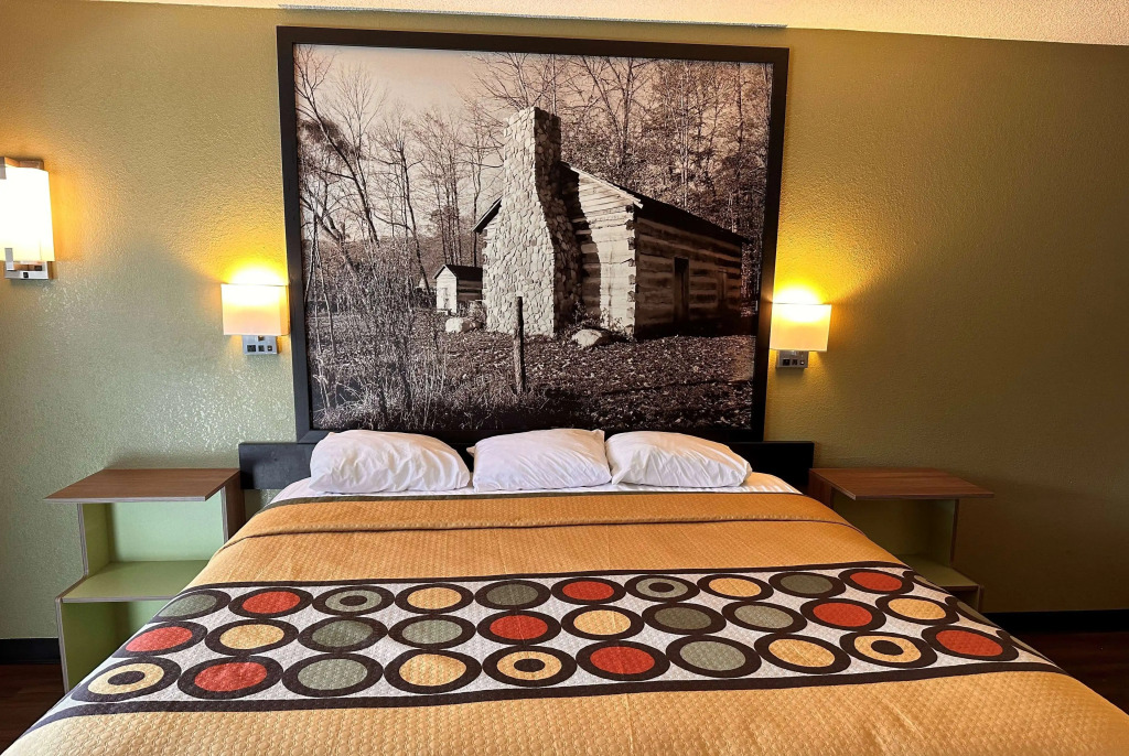 Super 8 by Wyndham Cincinnati/Springdale OH