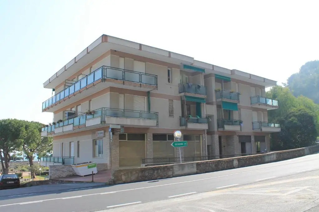 [BORGHETTO S] Convenient location 50m from the SEA