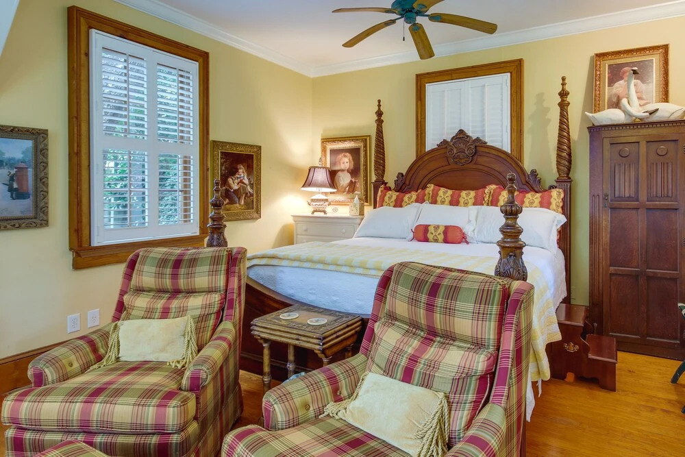 Romantic Cottage in Washington Historic District