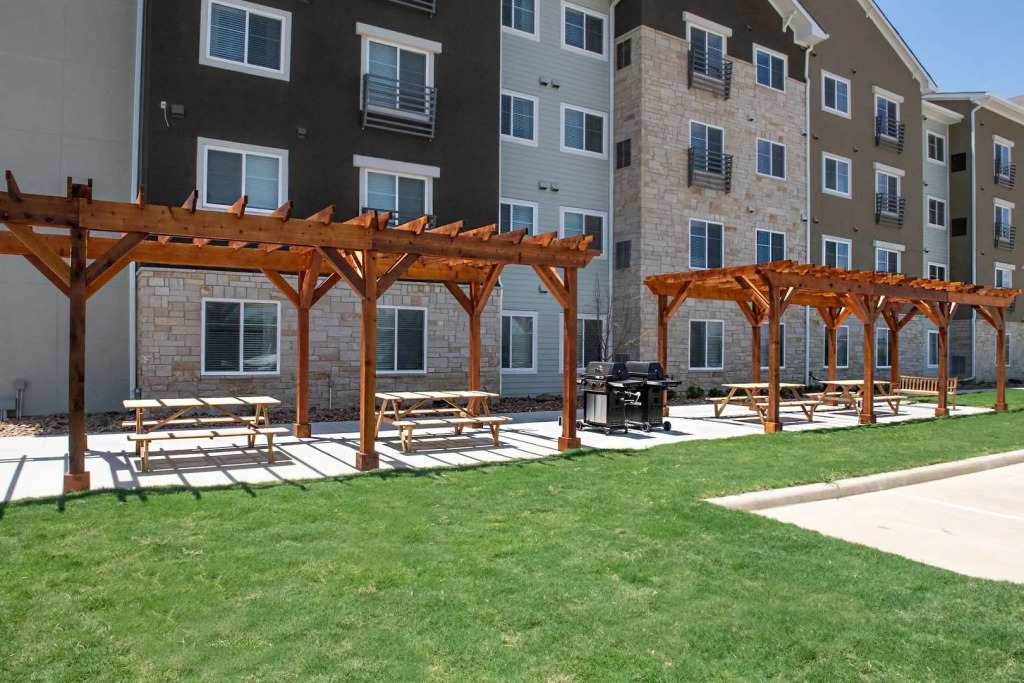 Soka Suites Dallas - Las Colinas