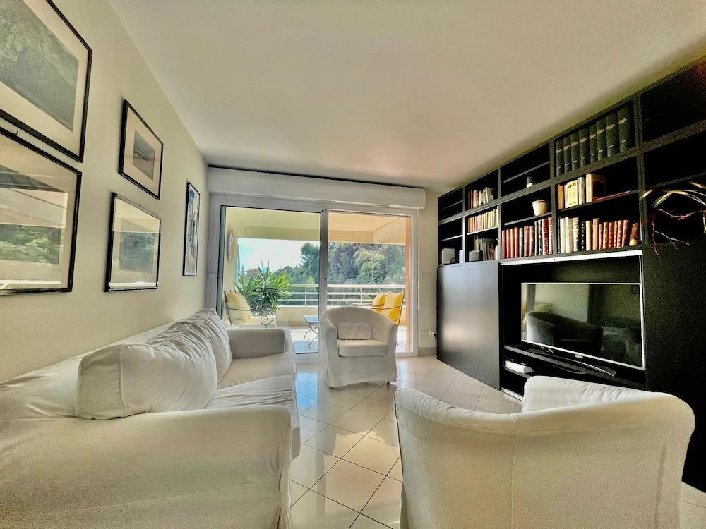 2 Rooms in Luxury Residence Bordering Monaco