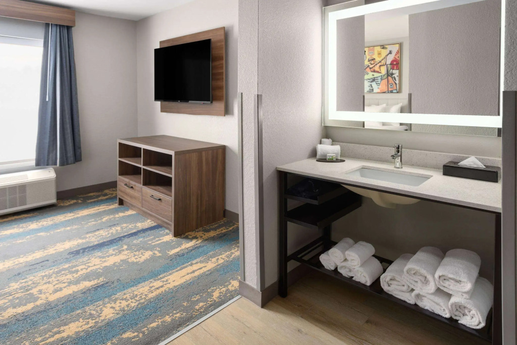 La Quinta Inn & Suites by Wyndham Memphis I-240