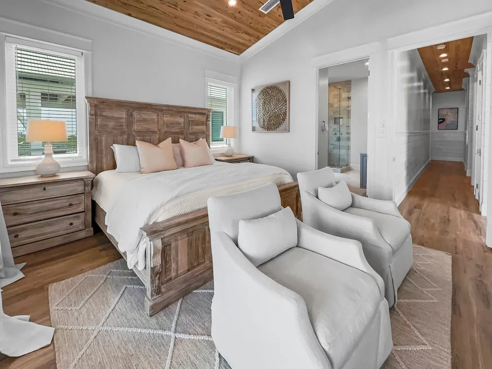 Summer Wind 7 Bedroom Home by RedAwning