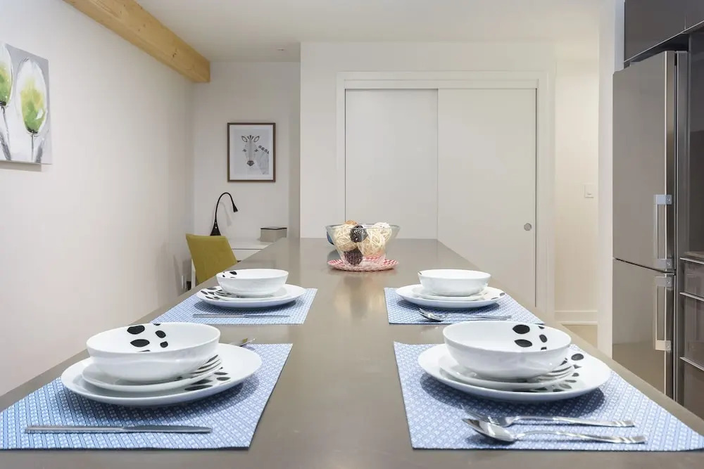 Gorgeous 1BR Sleeps 4 in Griffintown
