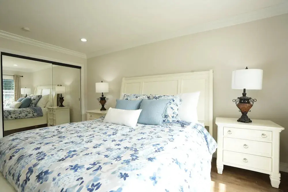 Sensational 6 Bedroom 4 Bathroom Pool Home (3 Master Bedrooms W/bathrooms)
