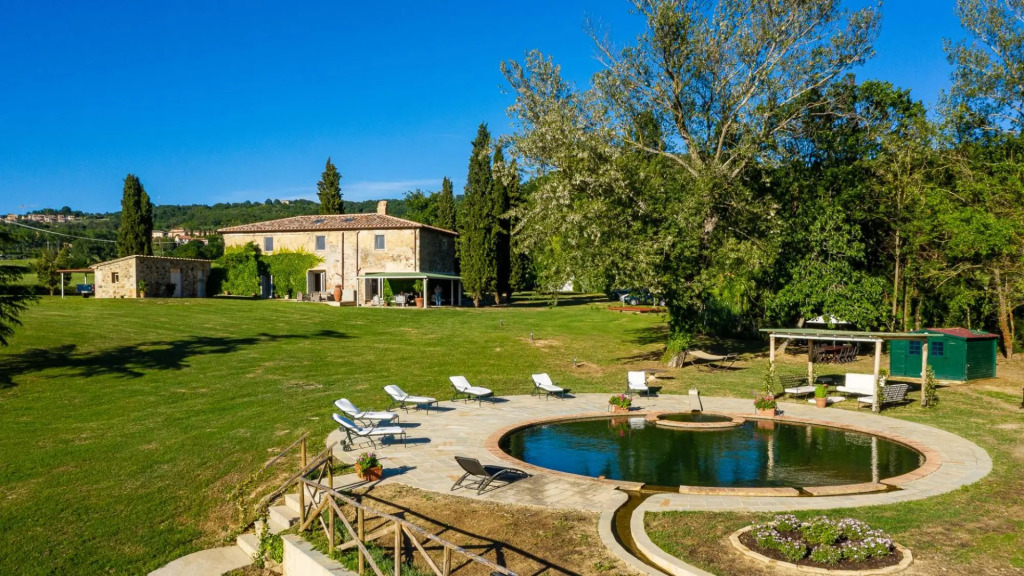 Thermal water and relaxation in Val D'Orcia-Podere La Piscina