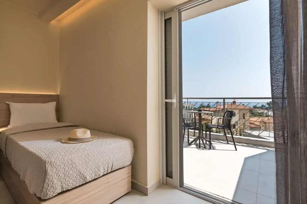 Arya Hotel