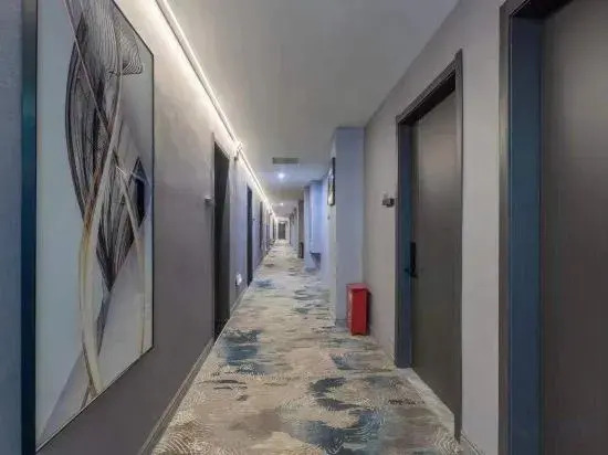 Nanyang Yueke Light Hotel (Wolong Bridge)