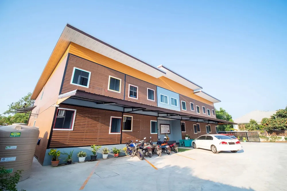 OYO 784 Brown Home Sattahip