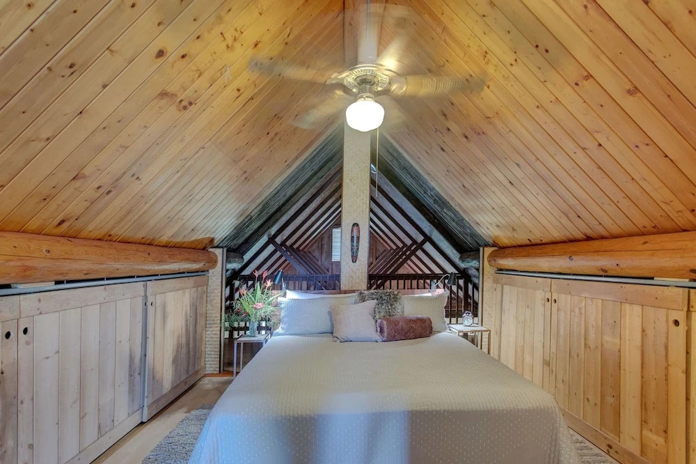 Hale Anuenue Nuku - The Rainbows End 3 Bedroom Home by RedAwning