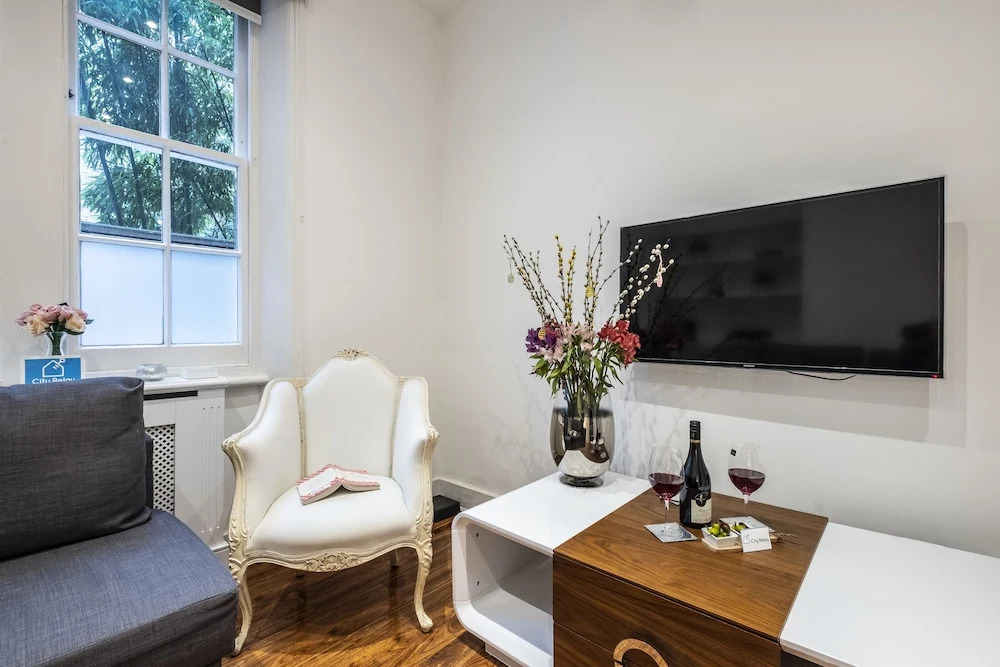 Bright Warwick Chambers Apartment - JPL