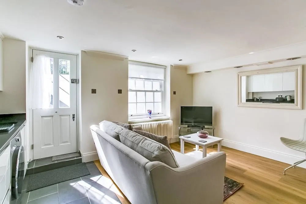Lovely 1 Bedroom Home W/patio - 4 Guests!