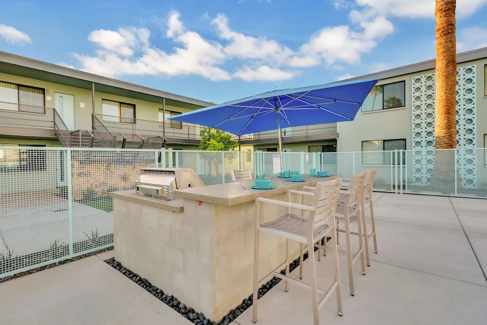Intimate Well Appointed-Old Town-Pool