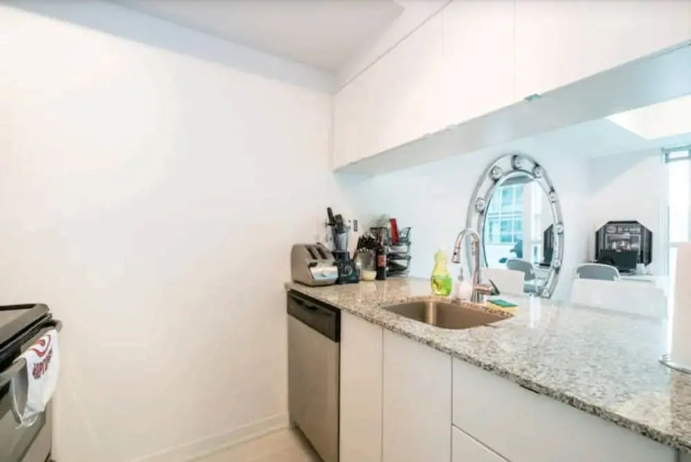 Downtown Condo Near Exhibition Place With Balcony