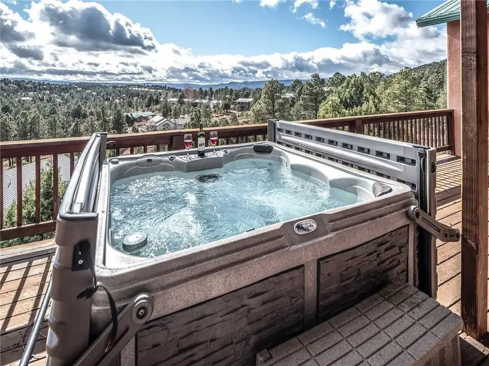 Casa Bien - Three Bedroom Cabin with Hot Tub