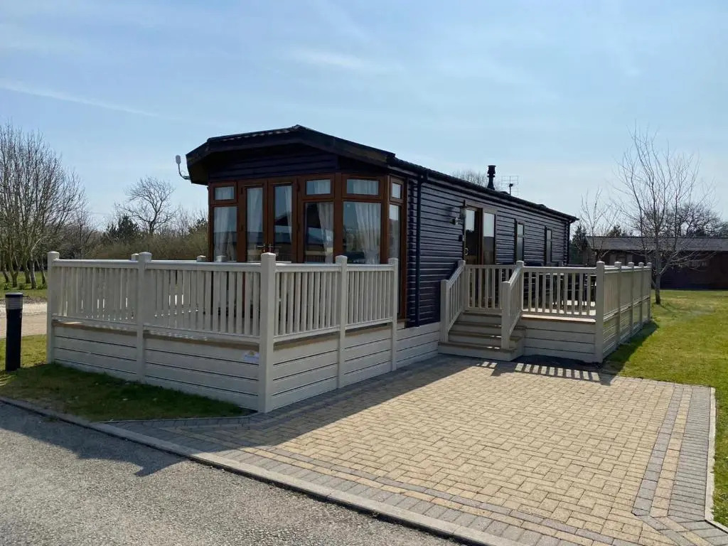 Lotties Lodge With Hot Tub