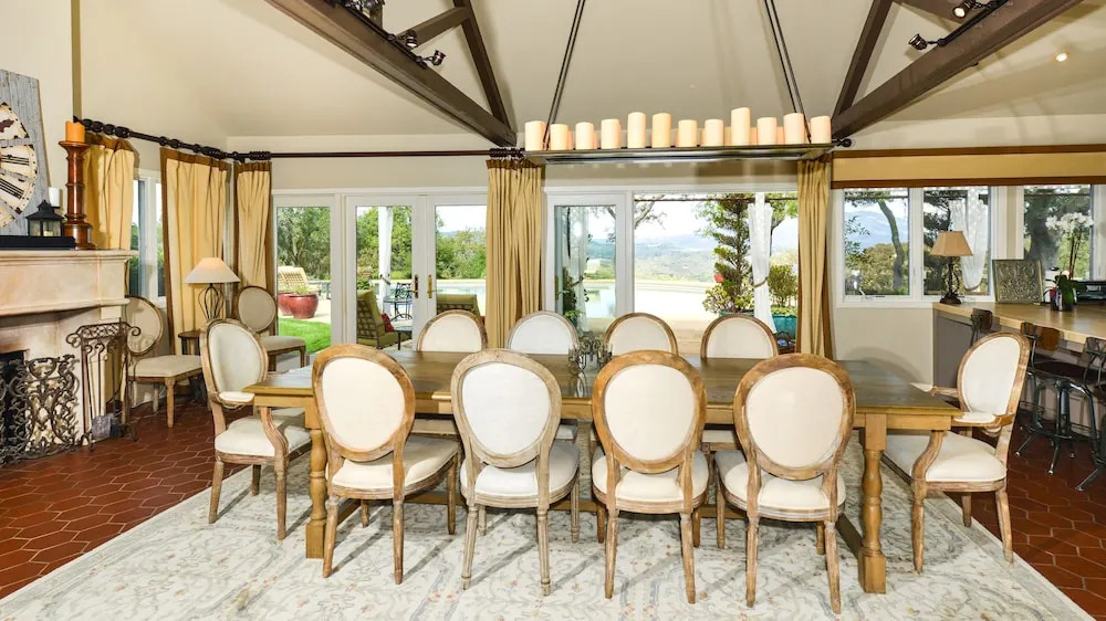 Spacious 6br Vineyard  - Pool & Valley Views 6 Bedroom Home