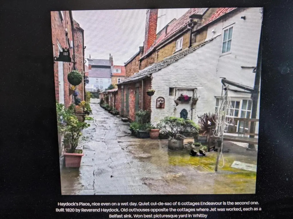 Endeavour Cottage Whitby Quiet Old Yard Fishermans Cottage