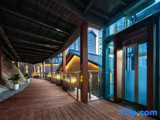 SFEEL Designer Hotel (Chongqing Nanbin Road Xiahaoli Store)