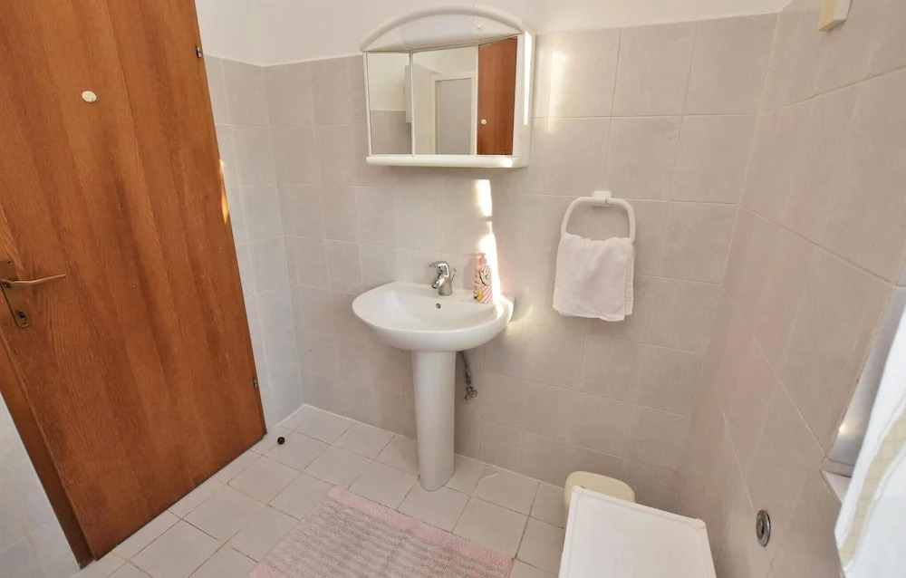 Stunning Home in Malinska With Wifi and 2 Bedrooms