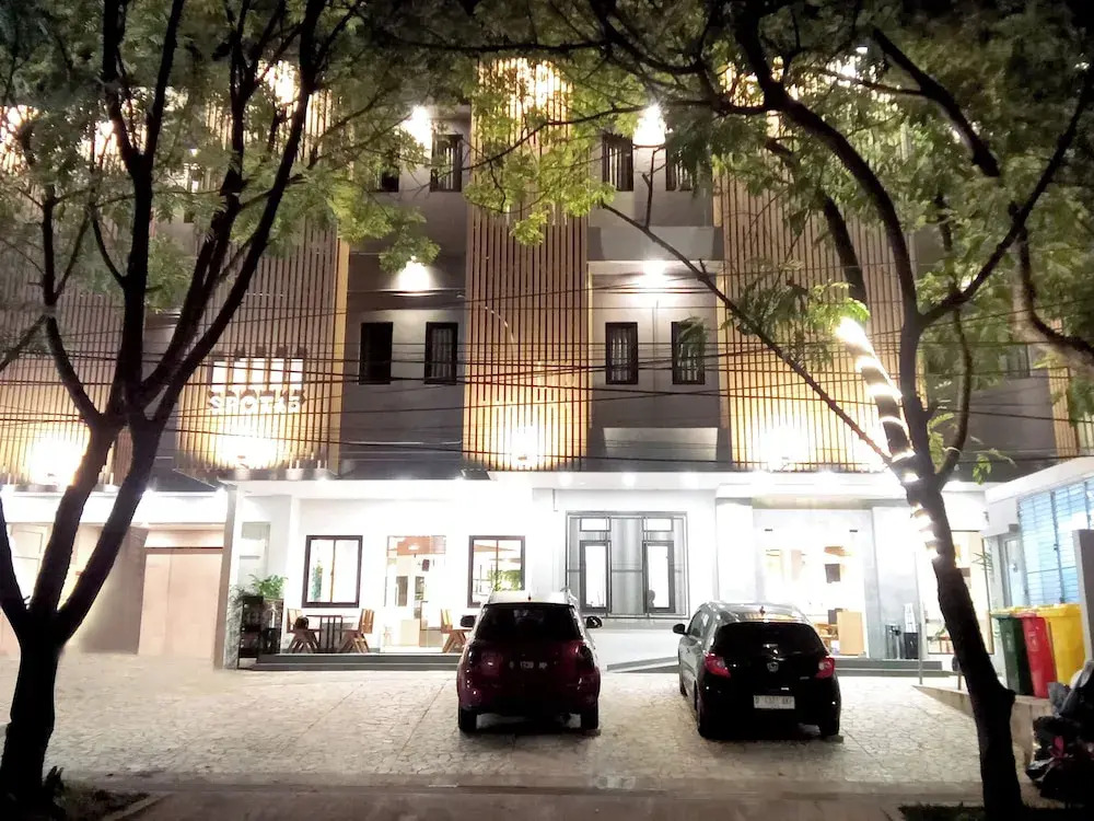 Spot 43 Cafe and Hotel