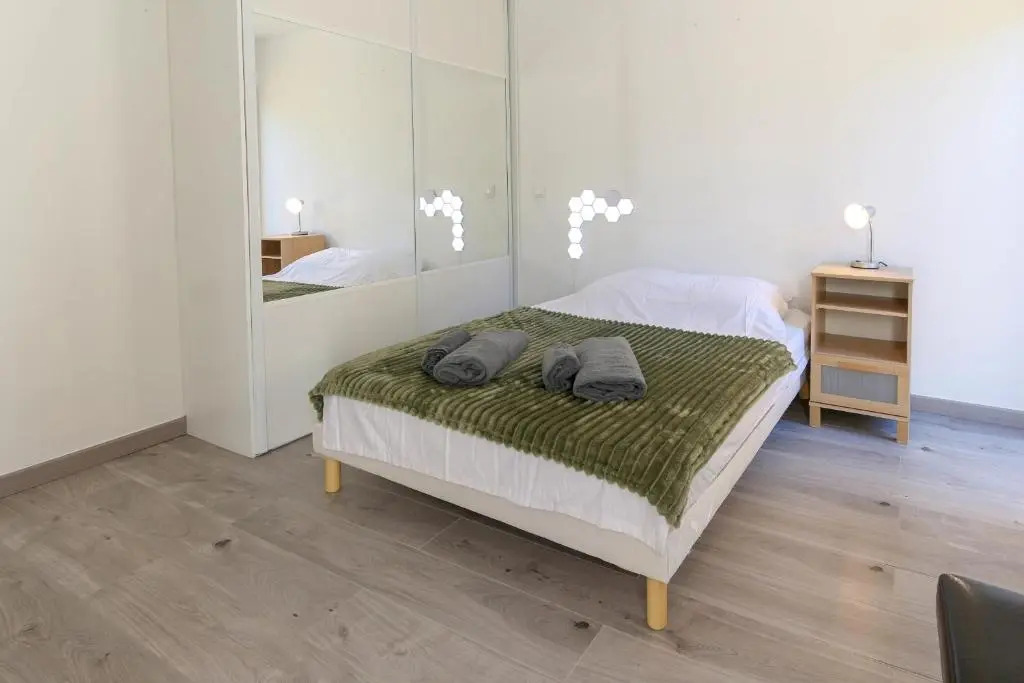 AC Appartment with terrace parking and pool- BENAKEY