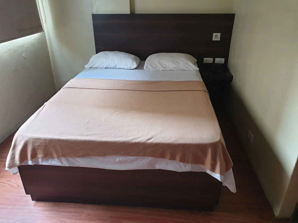 OYO 1011 First Hotel