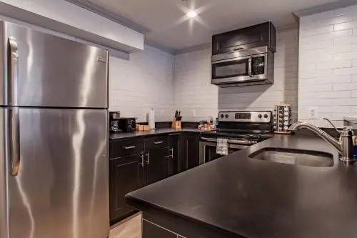 Cheery 1-BR in the of Shaw 2 blocks to subway