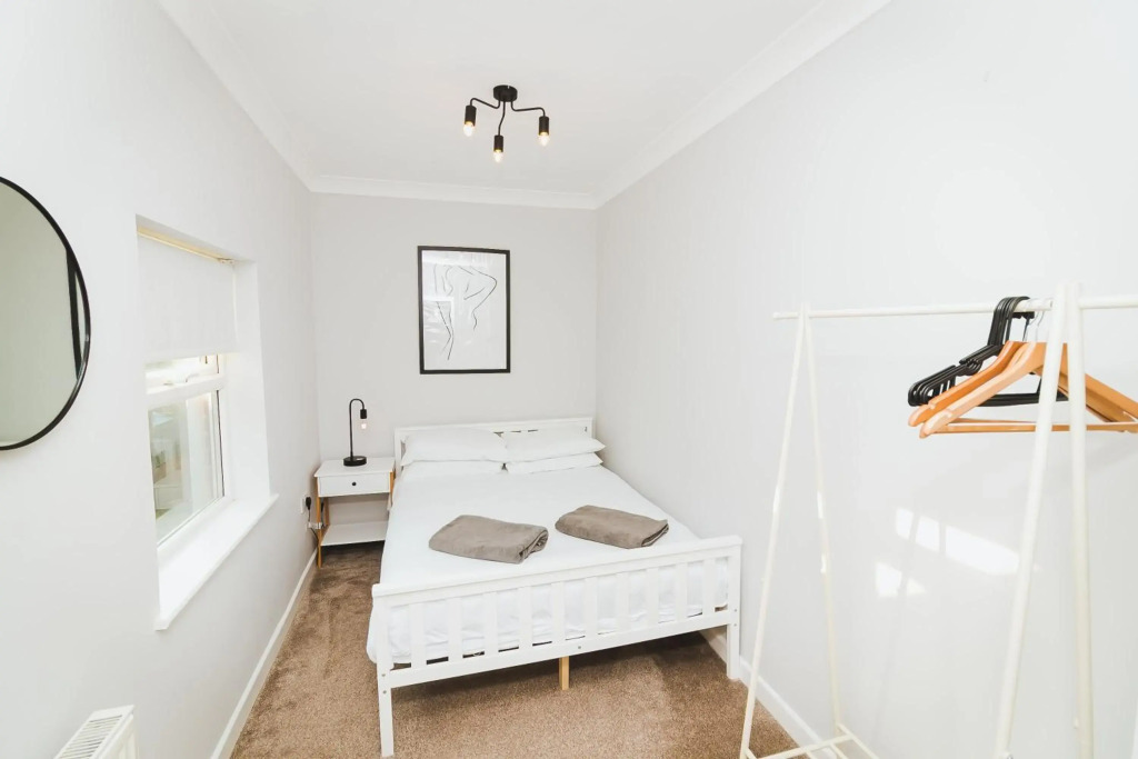 Adam - 17 Hughenden Road · Newly refurbished house - 10 minute walk from city